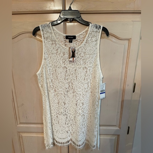 NWT size XL lace tunic. Side slits for movement and cream color. ๐ - Picture 1 of 5